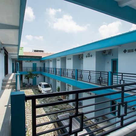 Hotel RedDoorz @ Kartohardjo Madiun Zewnętrze zdjęcie