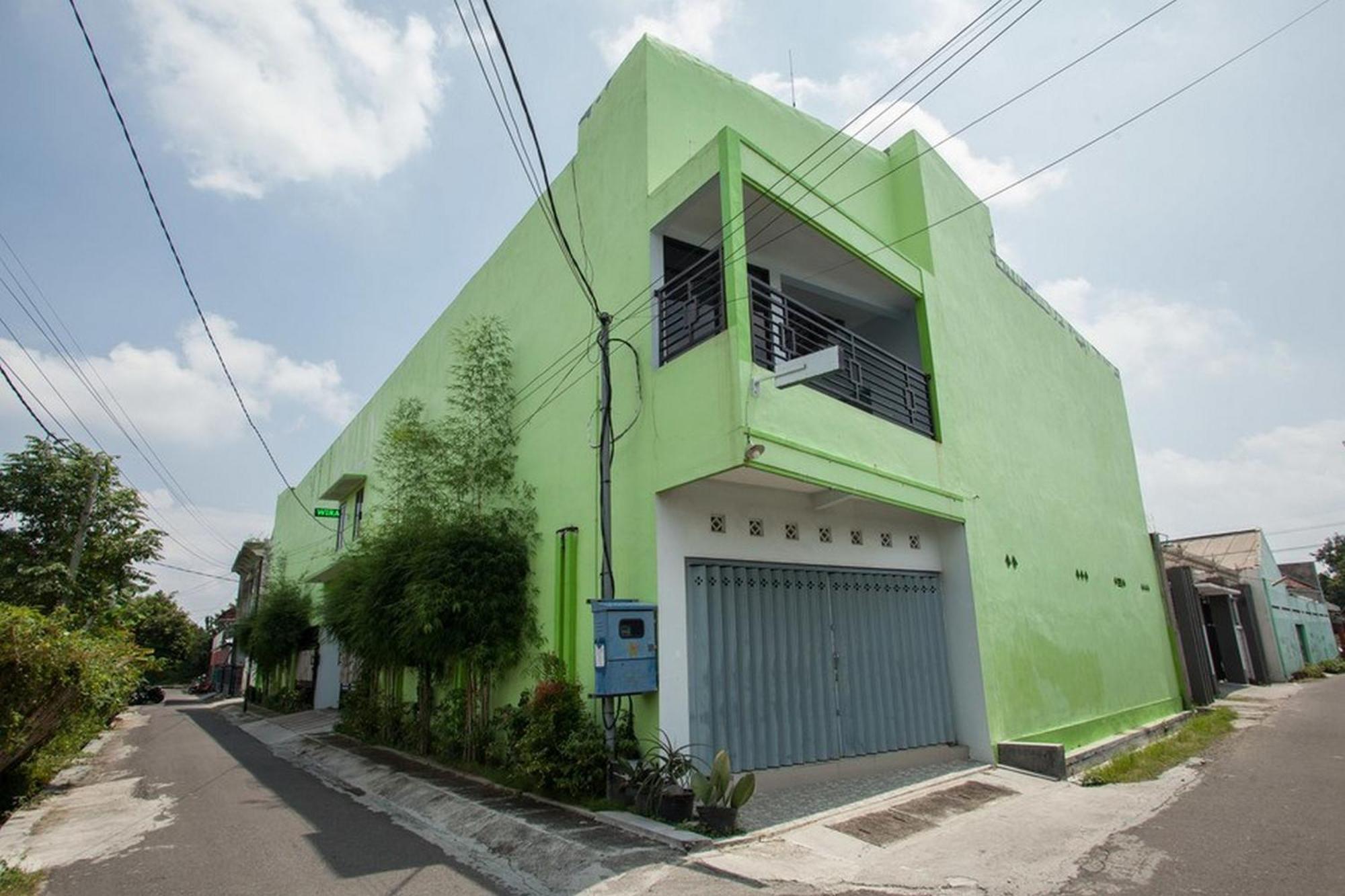 Hotel RedDoorz @ Kartohardjo Madiun Zewnętrze zdjęcie