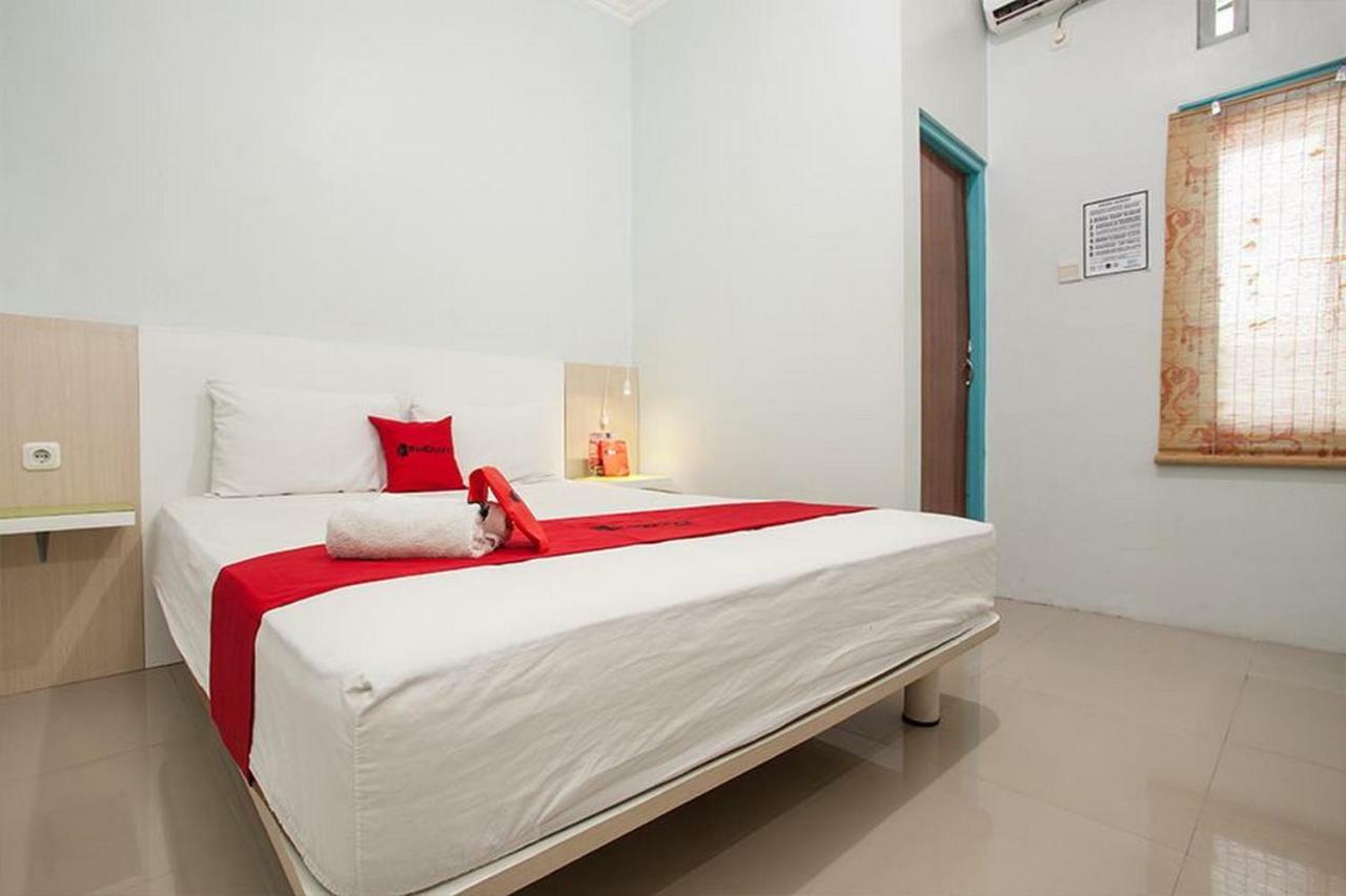 Hotel RedDoorz @ Kartohardjo Madiun Zewnętrze zdjęcie