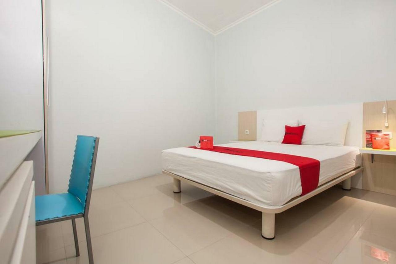 Hotel RedDoorz @ Kartohardjo Madiun Zewnętrze zdjęcie