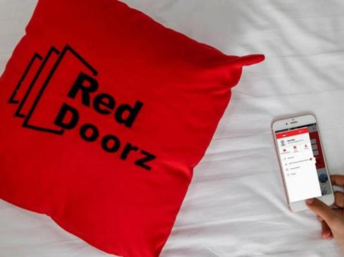 Hotel RedDoorz @ Kartohardjo Madiun Zewnętrze zdjęcie