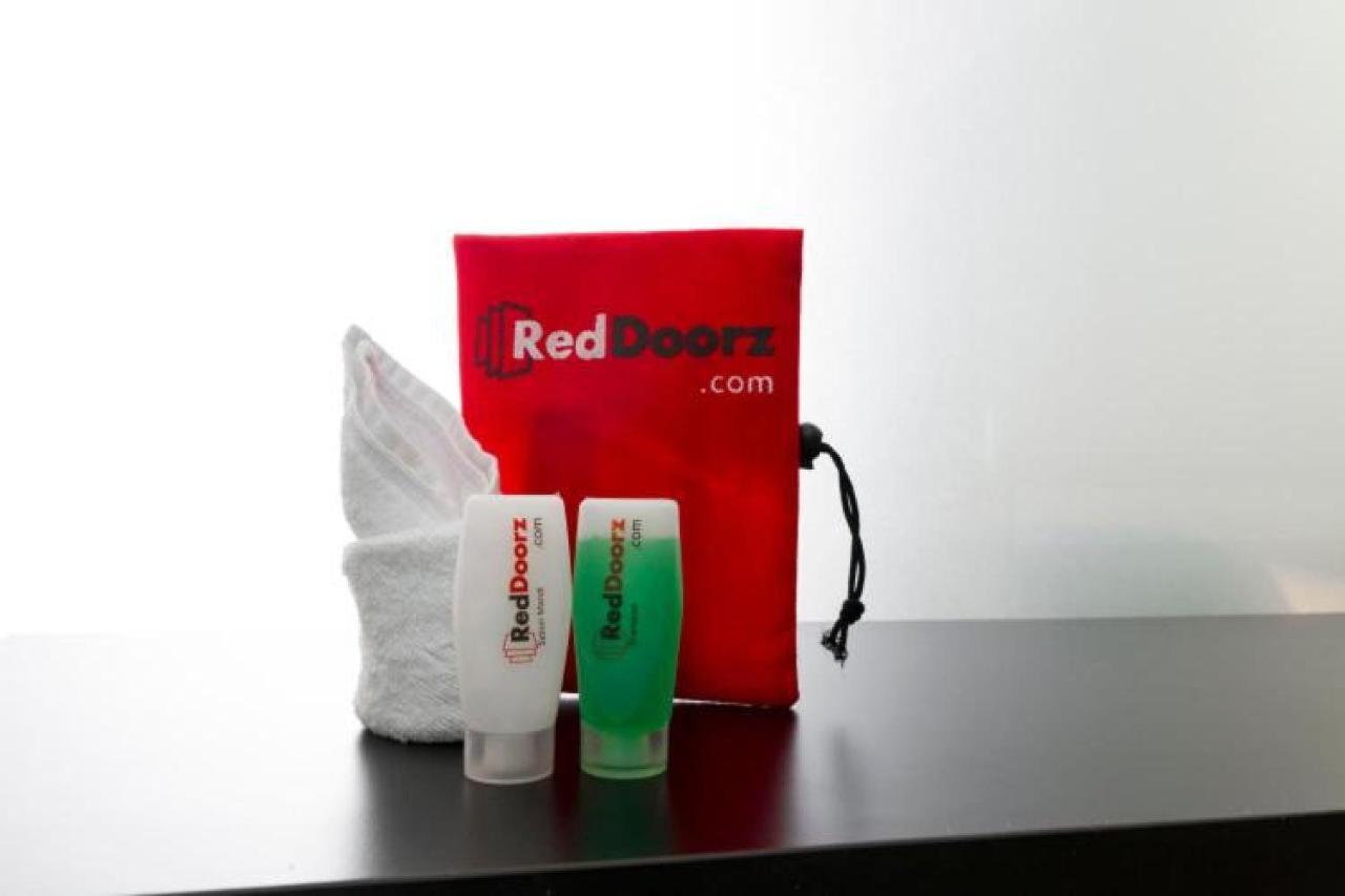 Hotel RedDoorz @ Kartohardjo Madiun Zewnętrze zdjęcie